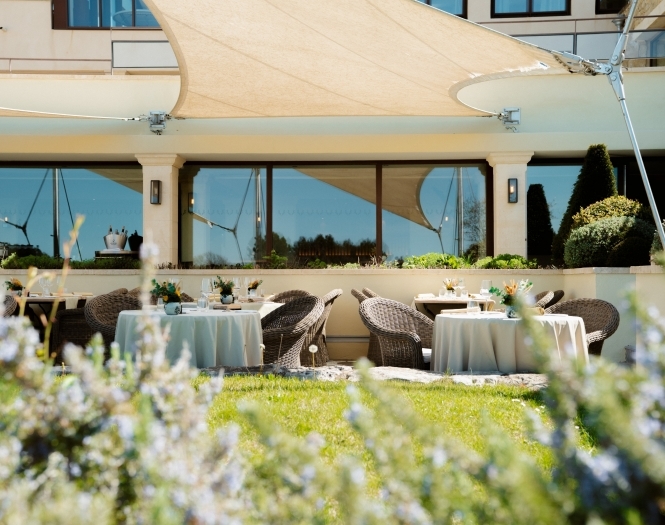 les-vignes-et-son-jardin traditionelles Restaurant in Gargas, 5-Sterne-Luxushotel coquillade provence im Luberon