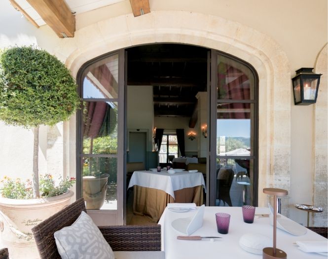 Avelan gourmet restaurant in Gargas, 5-star luxury hotel coquillade provence in the Luberon