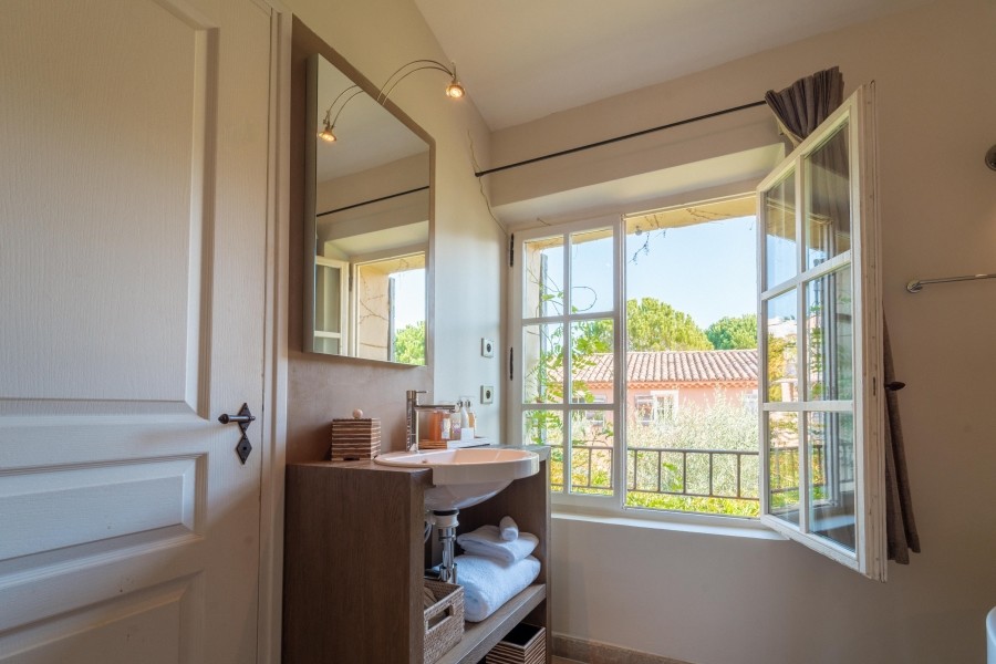 Suite 5-star hotel coquillade provence in the luberon