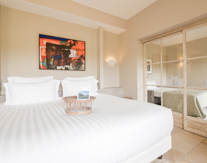 family suite
large family suite 5 star luxury hotel in Provence, Luberon